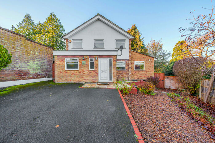 4 Bedroom Detached House To Rent In St. Johns Rise, Woking, GU21