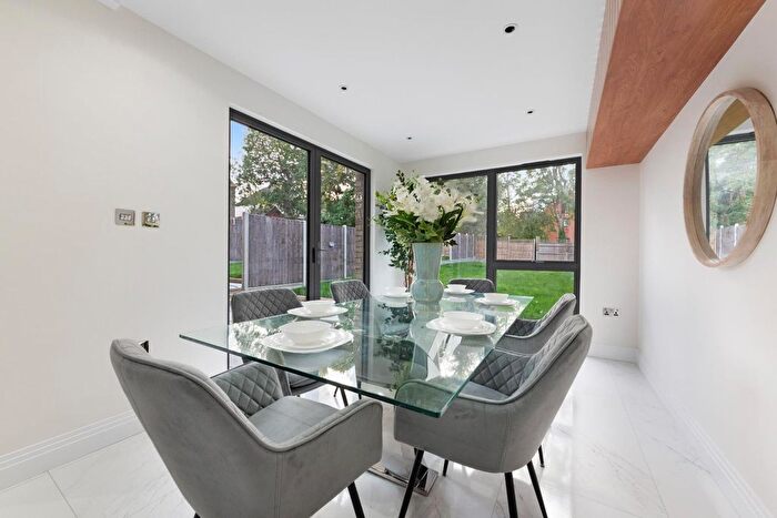 5 Bedroom Semi-Detached House To Rent In Pollards Hill North, Streatham, SW16