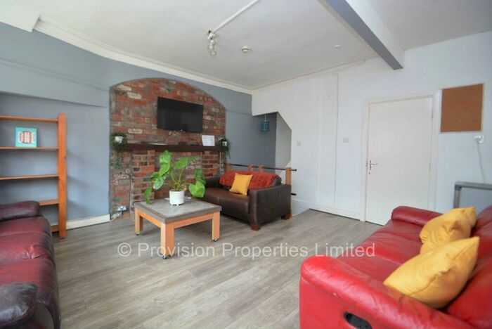 8 Bedroom Terraced House To Rent In Manor Drive, Hyde Park, Leeds, LS6