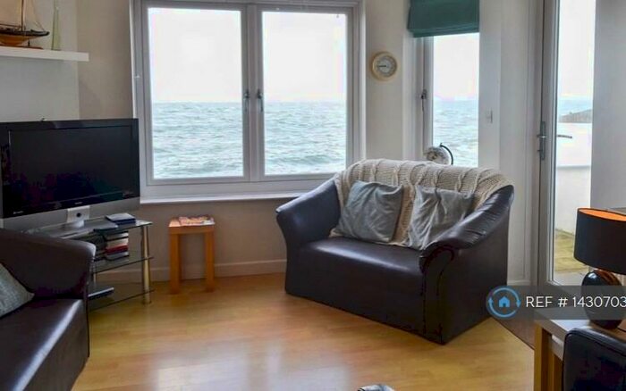 3 Bedroom Flat To Rent In Oceanside, Ilfracombe, EX34