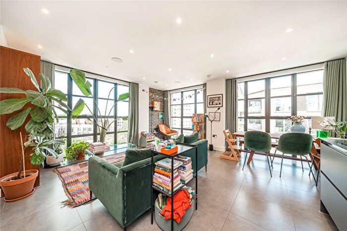3 Bedroom Flat For Sale In White Post Lane, Hackney Wick, London, E9