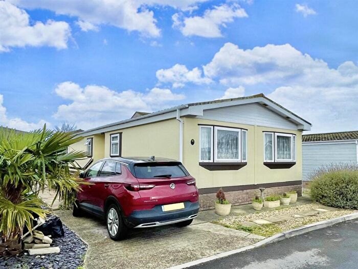 2 Bedroom Park Home For Sale In Chickerell Road, Weymouth, DT4