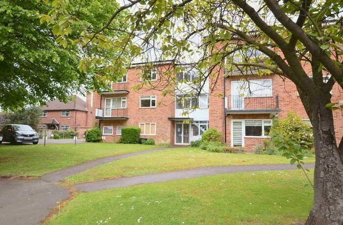 3 Bedroom Flat To Rent In Kinellan Court, Beaconsfield, HP9
