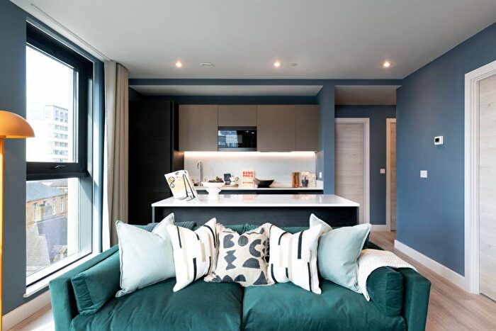 2 Bedroom Flat To Rent In Bed- Holland Park, G2