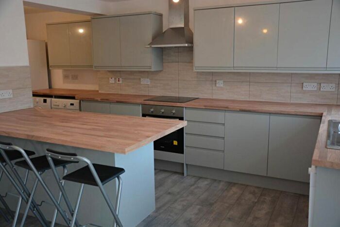 5 Bedroom House To Rent In Watermill Close, B29