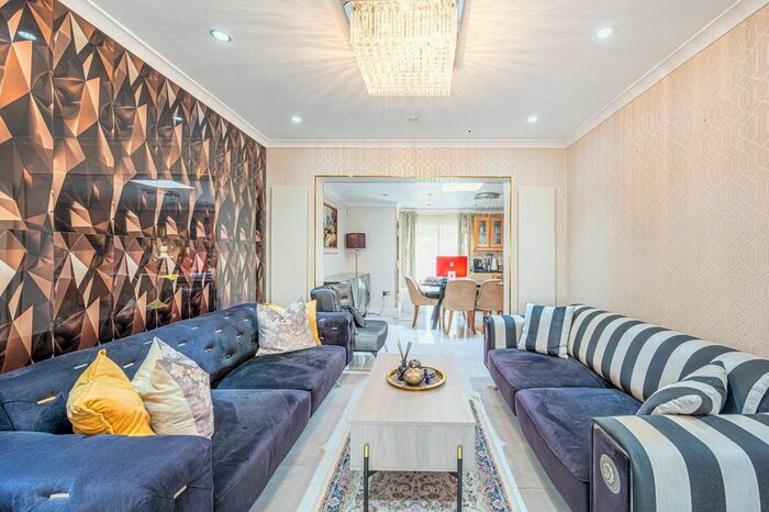 4 Bedroom Semi-Detached House To Rent In Fernwood Crescent, Brunswick Park, London, N20