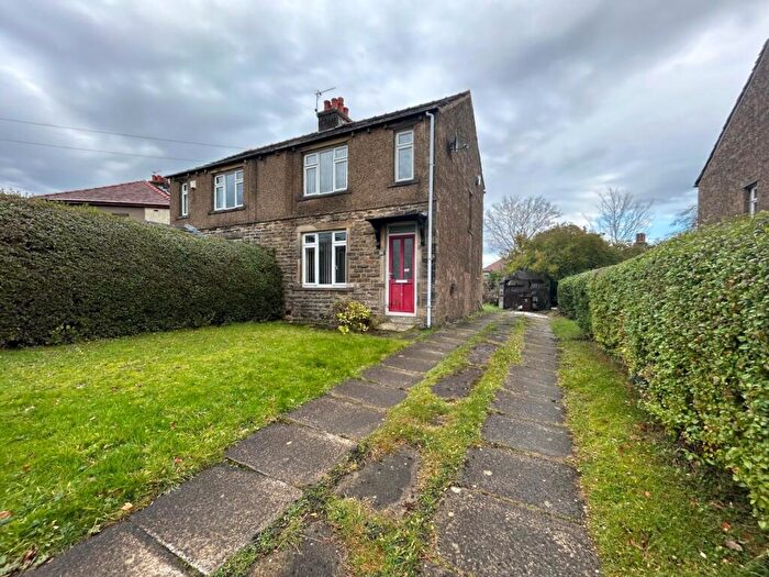 3 Bedroom Semi-Detached House For Sale In Torre Crescent, Bradford, BD6