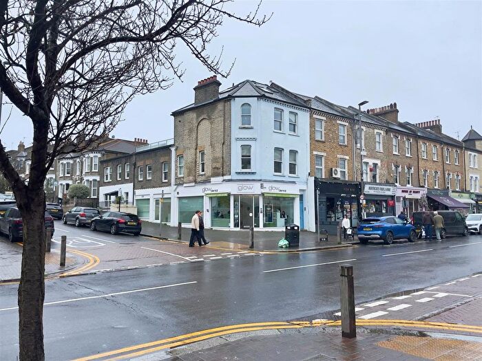 2 Bedroom Flat To Rent In Northcote Road, London, Clapham, SW11