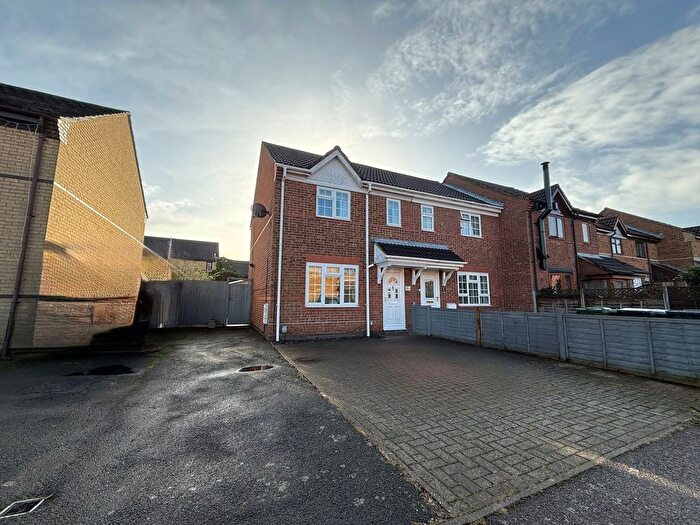 3 Bedroom Terraced House To Rent In The Paddocks, Flitwick, MK45