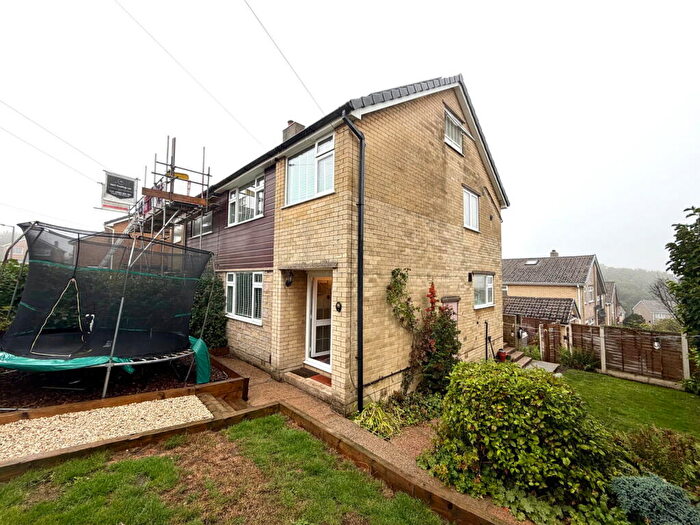 4 Bedroom Semi-Detached House For Sale In Palmer Close, Penistone, Sheffield, S36