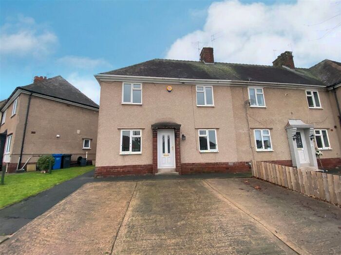 3 Bedroom Semi-Detached House To Rent In Park Road, Chesterfield, Derbyshire, S40