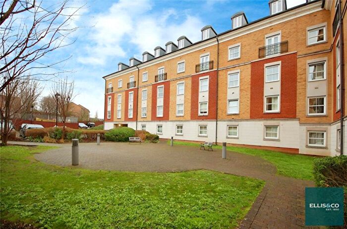 1 Bedroom Apartment To Rent In High Road, London, N12