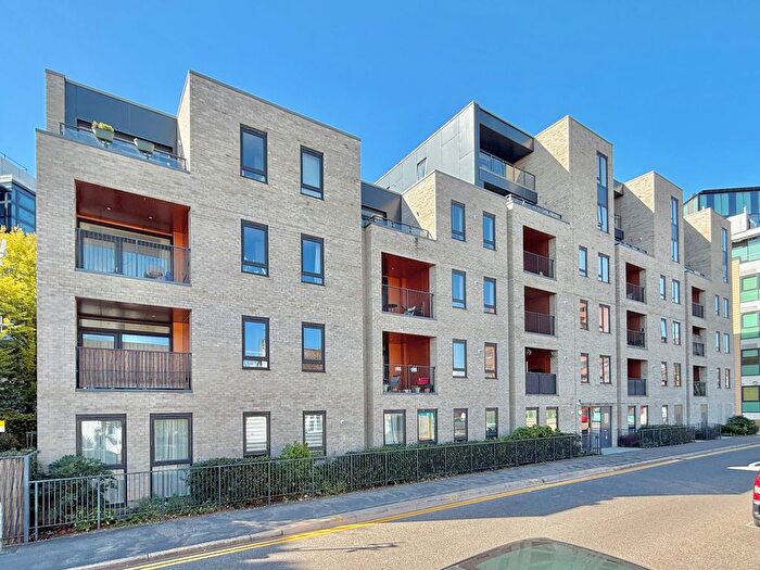 1 Bedroom Flat For Sale In Woodford Road, Watford, WD17