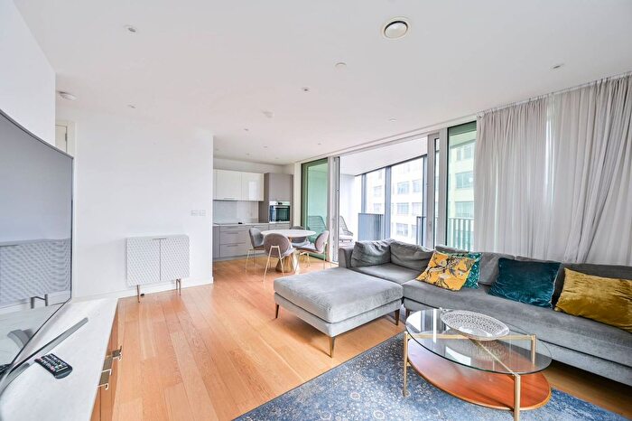 2 Bedroom Flat To Rent In Southwark Bridge Road, Elephant And Castle, London, SE1