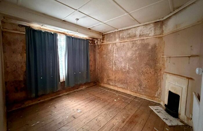 2 Bedroom Semi-Detached House For Sale In Carterhatch Road, Enfield, Middlesex, EN3