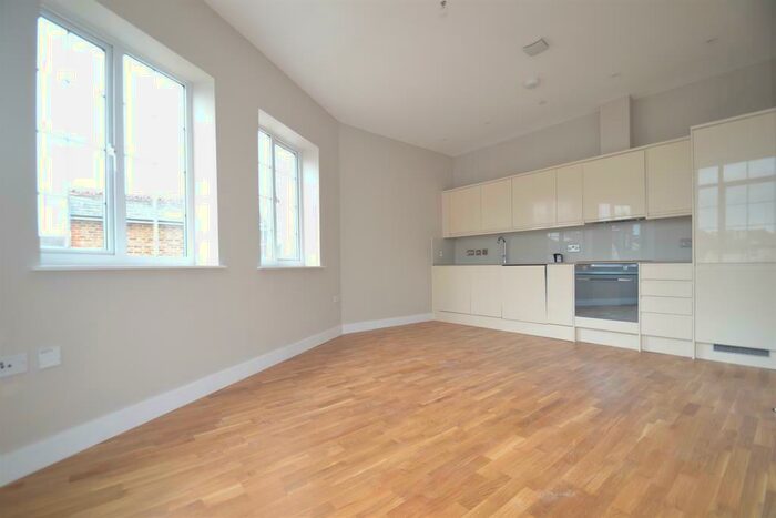 1 Bedroom Apartment To Rent In Endsleigh Road, Merstham, RH1