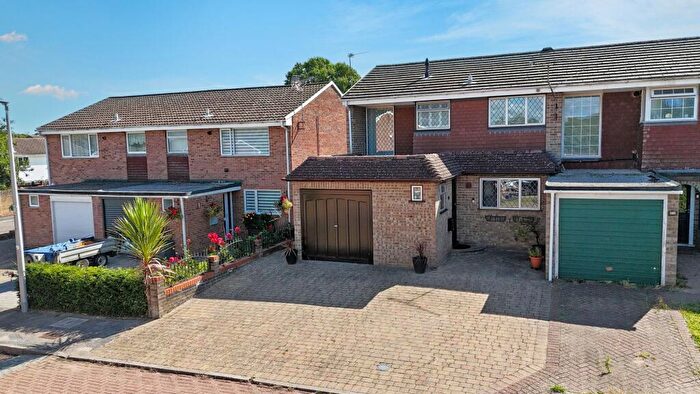 3 Bedroom Semi-Detached House For Sale In Stirling Close, Gillingham, ME8