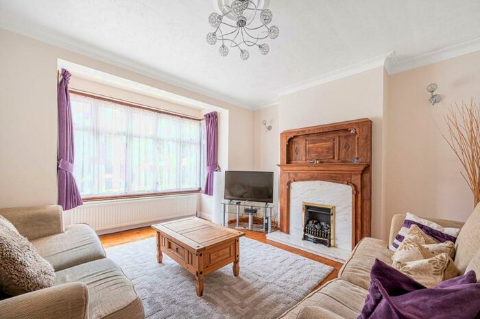 3 Bedroom Semi-Detached House To Rent In Barnet, Barnet, EN5