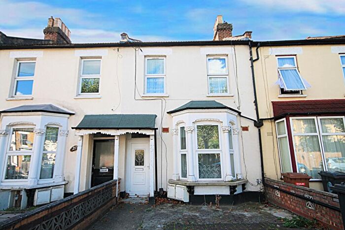 2 Bedroom Apartment To Rent In Northcote Road, London, E17