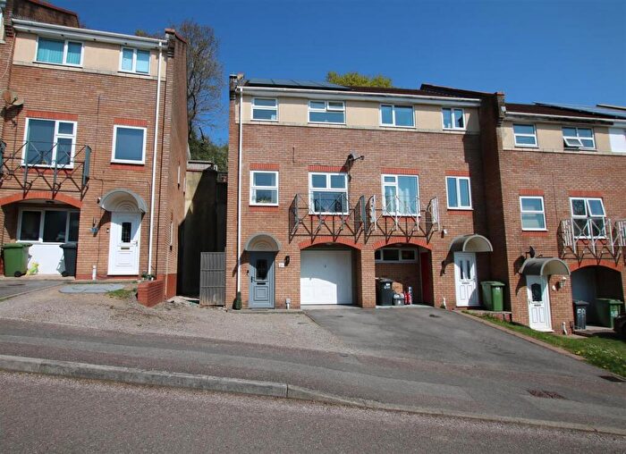 3 Bedroom Town House To Rent In Garland Close, Exeter, EX4