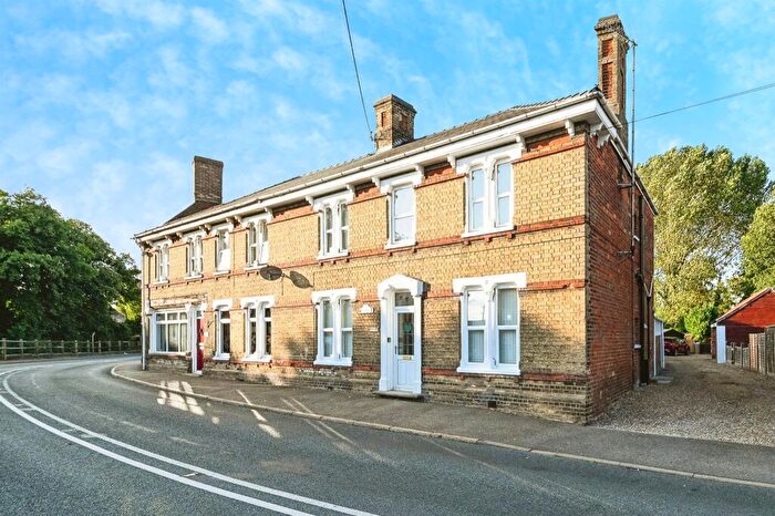 3 Bedroom Semi-Detached House For Sale In Downham Road, Outwell, Wisbech, PE14