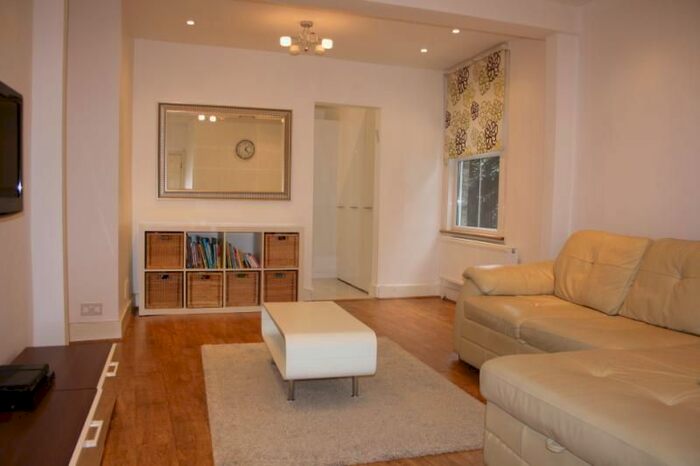 2 Bedroom Flat To Rent In St. Albans Avenue, London, W4