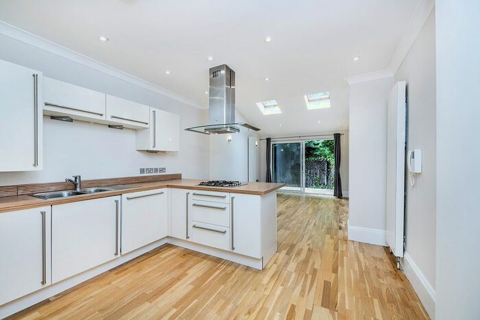 2 Bedroom Flat To Rent In A, Cromwell Avenue, Highgate, N6