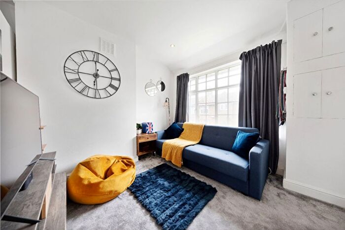 1 Bedroom Flat To Rent In Fitzneal Street, London, W12