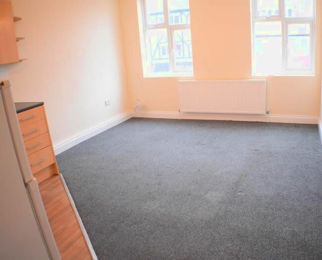1 Bedroom Flat To Rent In High Road, Loughton, East London IG10