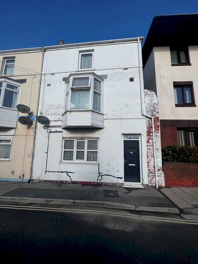 1 Bedroom Flat To Rent In Hardwick Street, Weymouth, DT4