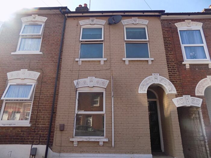 3 Bedroom Terraced House To Rent In Cardigan Street, Luton, Bedfordshire, LU1