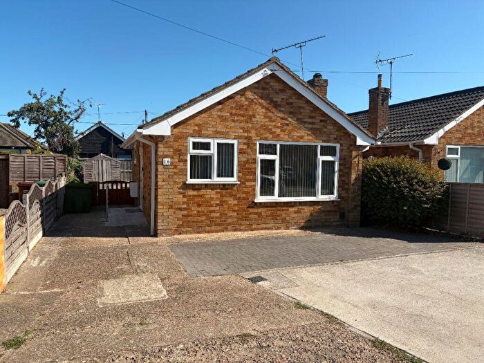 1 Bedroom Detached Bungalow To Rent In Helden Avenue, Canvey Island, SS8