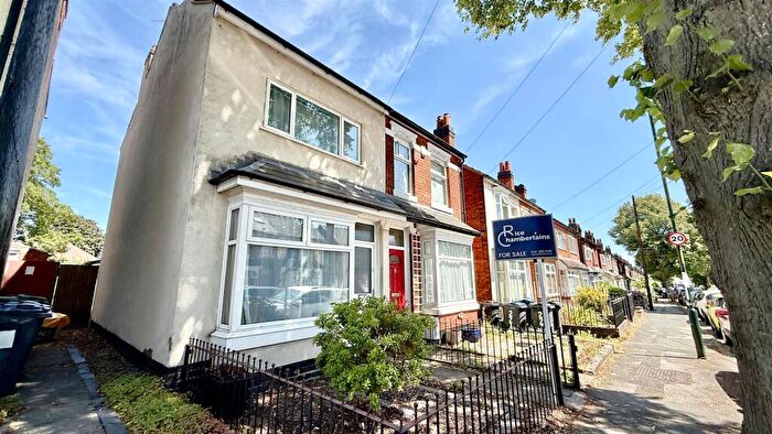 3 Bedroom Semi Detached House For Sale In Gristhorpe Road, Selly Park, Birmingham, B29