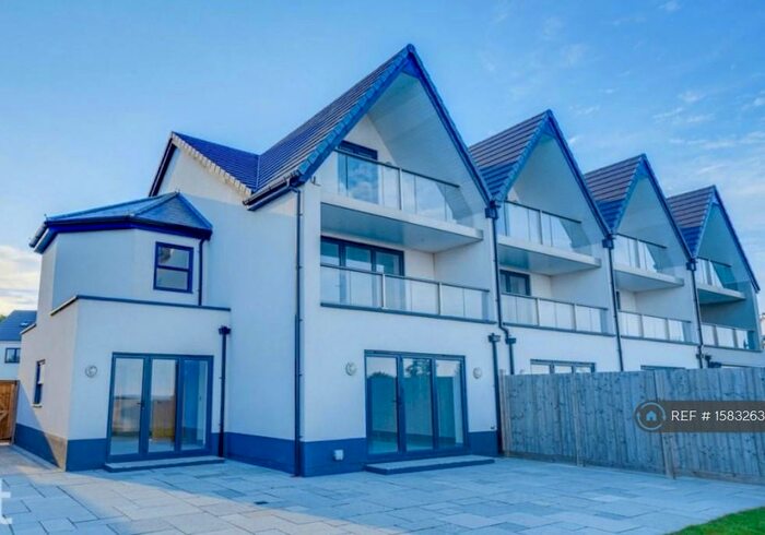 6 Bedroom Detached House To Rent In East Terrace, Walton On The Naze, CO14