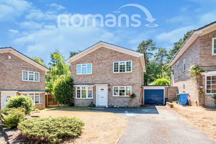 4 Bedroom Detached House To Rent In Woodlands Close, Blackwater, Camberley, GU17