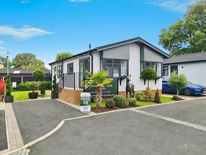 2 Bedroom Park Home For Sale In Herschel Grange, Warfield, Bracknell, RG42