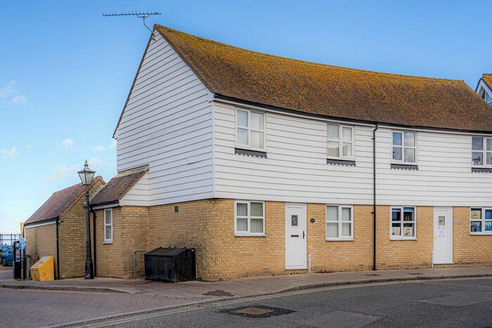 2 Bedroom Cottage To Rent In Cushings Walk, Whitstable, CT5