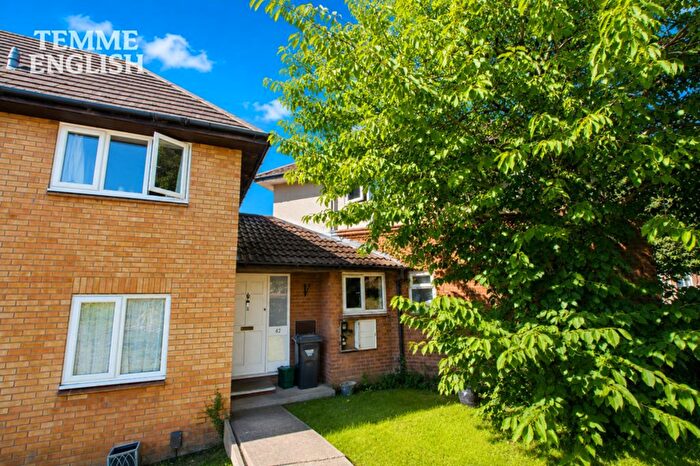 2 Bedroom Flat For Sale In Charleston Avenue, Basildon, SS13
