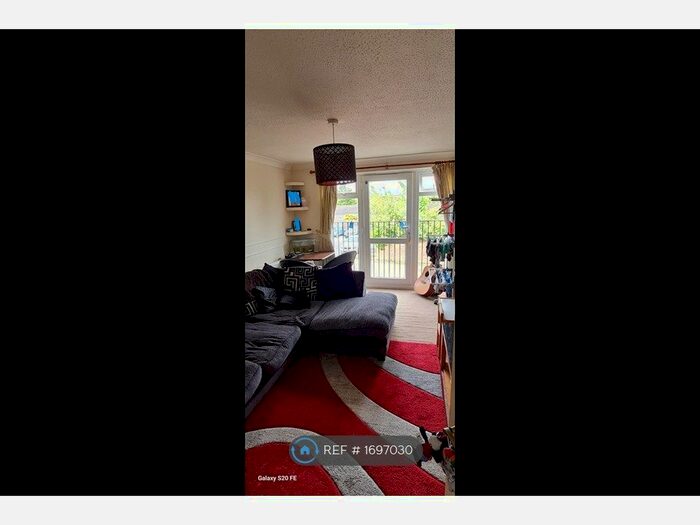 2 Bedroom Flat To Rent In Priory Lodge, Wallingford, OX10