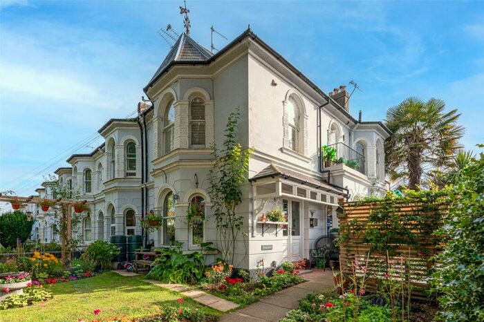 2 Bedroom Apartment To Rent In South Farm Road, Worthing, West Sussex, BN14