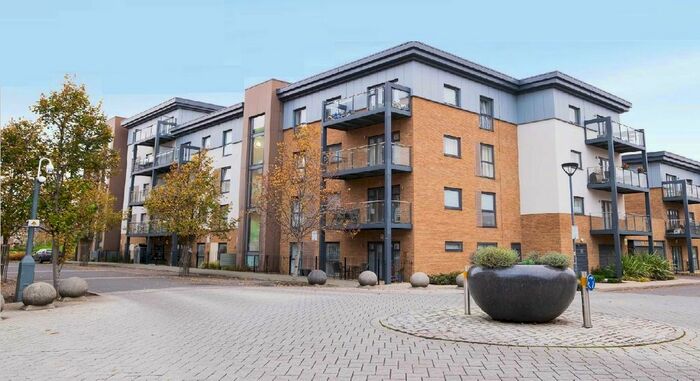 2 Bedroom Flat To Rent In Clovelly Court, West Drayton, England, UB7