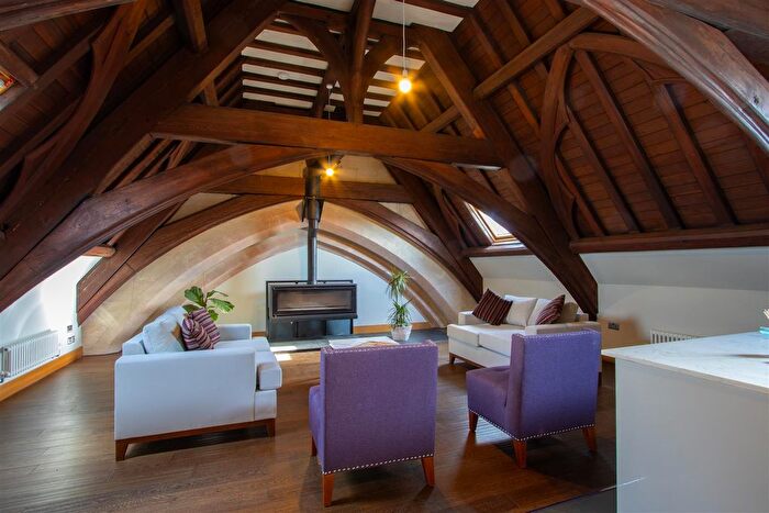 2 Bedroom Flat For Sale In St James, Newport Road, City Centre, Cardiff, CF24