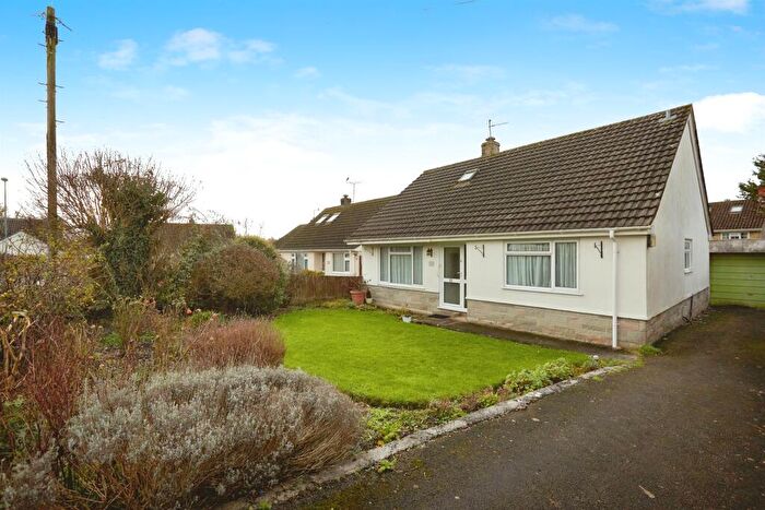 3 Bedroom Bungalow For Sale In Clarendon Close, Gillingham, SP8