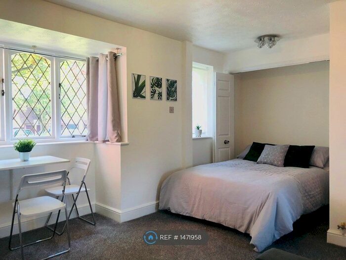 Studio To Rent In Ashmere Close, Calcot, Reading, RG31