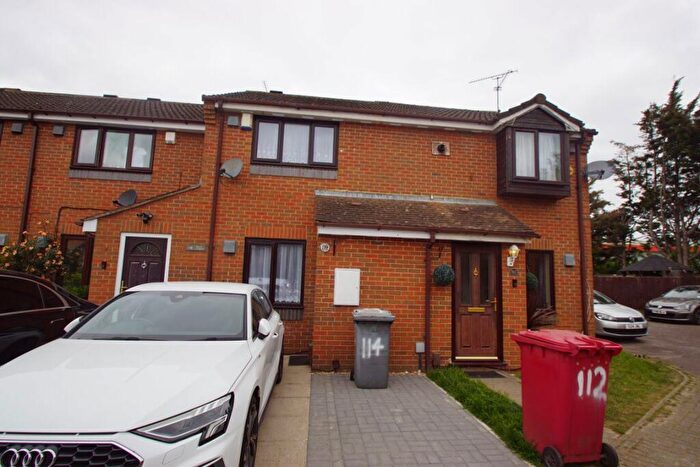 2 Bedroom House To Rent In Pearl Gardens, Cippenham, SL1