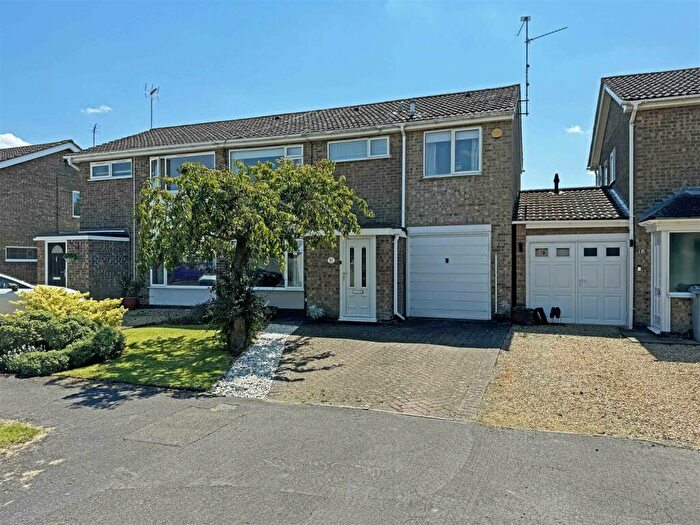 4 Bedroom Semi-Detached House For Sale In Lindsey Road, Stamford, PE9