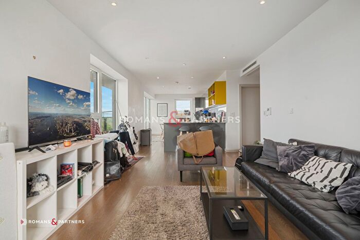 3 Bedroom Flat To Rent In Cassia Point, Glasshouse Gardens, E20