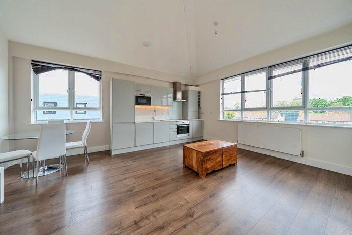 1 Bedroom Flat For Sale In York Road, Maidenhead, SL6