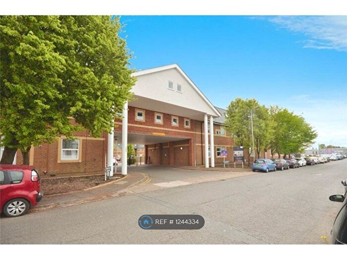 3 Bedroom Flat To Rent In Gatehouse Way, Aylesbury, HP19