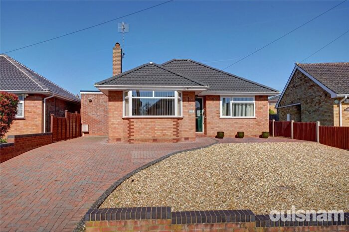2 Bedroom Bungalow For Sale In Witton Avenue, Droitwich, Worcestershire, WR9